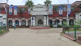 আনন্দ মোহন কলেজের জন্য ২৬ বিঘা জমি কে দান করেছিলেন জানেন?