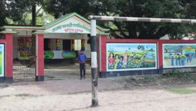 চাপে পড়ে বিদ্যালয়ের ৩ লাখ ৭০ টাকা ফেরত দিলেন বিএনপির দুই নেতা