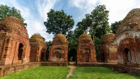 কম খরচে ঘুরে আসুন ভৈরব নদের তীরের ১১ শিব মন্দির