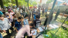 চুয়েট অচল করে দিলেন শিক্ষার্থীরা, চলছে দ্বিতীয় দিনের শাটডাউন