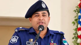 রাষ্ট্রদ্রোহ মামলায় গ্রেফতার সেই ওসি, নেওয়া হচ্ছে আদালতে