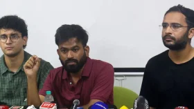 সিইসিকে পদত্যাগের আলটিমেটাম, যন্তর মন্তরে ফের আন্দোলনের হুঁশিয়ারি ককরোচ পার্টির