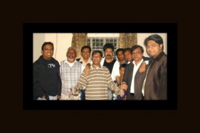 ২০১২ সালে অডিও প্রযোজকদের সঙ্গে শাহীন রহমান (মাঝে)