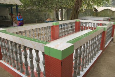গাজী কালু চম্পাবতীর মাজার