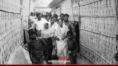 ১৯৯৪ সালে কক্সবাজারের রোহিঙ্গা শিবিরে তৎকালীন বিরোধী দলীয় নেত্রী শেখ হাসিনা  