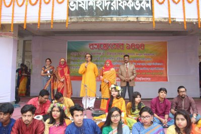 জবিতে বসন্ত বরণ উৎসব