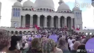 মসজিদ ভাঙা ঠেকাতে চীনে মুসলিমদের সমবেত প্রতিবাদ