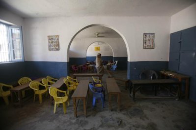 কাশ্মিরে স্কুল খুললেও অনুপস্থিত শিক্ষার্থীরা