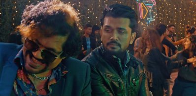 ‘ধোঁকা’ গানের একটি দৃশ্য