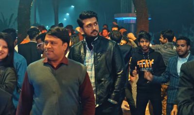 ‘ধোঁকা’ গানের একটি দৃশ্য
