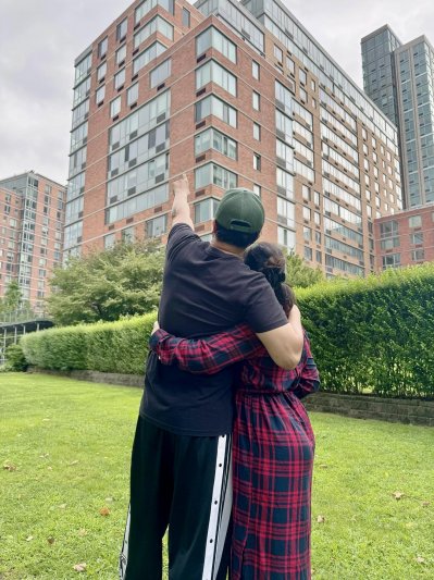 ঘনিষ্ঠ শাকিব, চমকে দিলেন বুবলী!