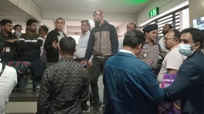 হত্যার পর স্কুলড্রেস পরে কাঁধে ব্যাগ ঝুলিয়ে রিকশা নিয়ে চলে যায় গৃহকর্মী