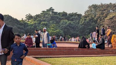 স্মৃতিসৌধের গণকবরের ওপর টিকটক-ফটোসেশনের হিড়িক