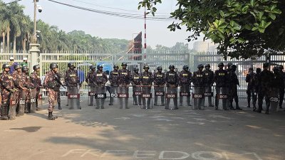 মানিক মিয়া অ্যাভিনিউতে চলছে প্রস্তুতি, সতর্ক অবস্থানে আইনশৃঙ্খলা বাহিনী