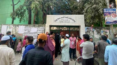 ভোগান্তি ছাড়াই পুরান ঢাকায় ভোট