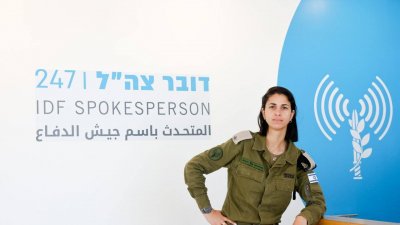 ‘ক্যাপ্টেন এল্লা’, ইসরায়েলি সেনাবাহিনীর মুখপাত্রের দায়িত্বে থাকা মুসলিম নারী