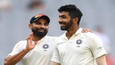 বুমরার সঙ্গে শামি।