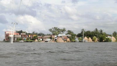 বাংলাদেশের বাঁধ, সাইক্লোন শেল্টারসহ সরকারি বিনিয়োগ অনেক প্রাণ বাঁচিয়েছে। (ফাইল ছবি)