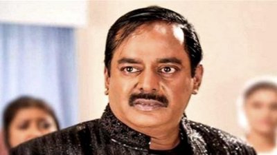 সিনেমার দৃশ্যে মনোয়ার হোসেন ডিপজল