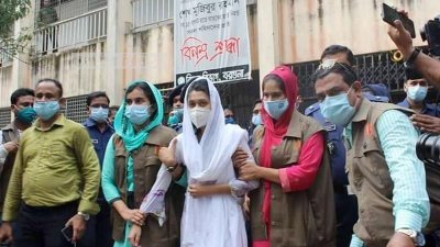 পুলিশ হেফাজতে মিন্নি (ফাইল ছবি)