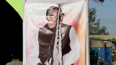 বঙ্গবন্ধুর ছবিতে আগুন দিলো কারা?