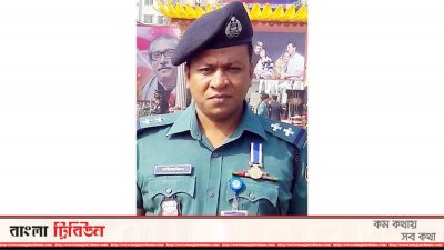 এসআই মহিউদ্দিন। আওয়ামী লীগের একটি অনুষ্ঠানের সামনে দাঁড়িয়ে এই ছবি তুলে নিজের ফেসবুকে দিয়েছেন তিনি।