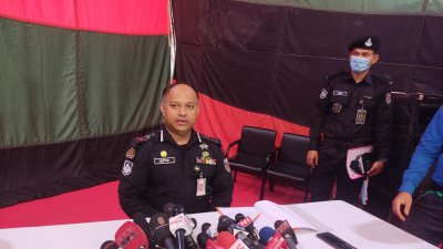 র্যাবের আইন ও গণমাধ্যম শাখার পরিচালক লেফটেন্যান্ট কর্নেল আশিক বিল্লাহ