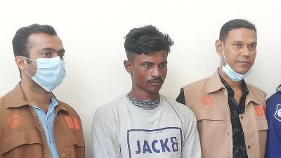 রাজমিস্ত্রি জসিম মোল্যা রাজুকে হত্যা করে