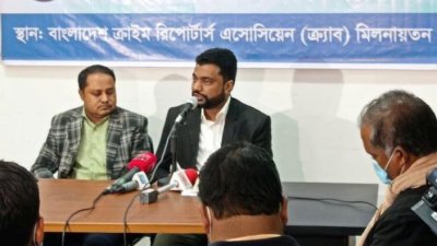 সংবাদ সম্মেলনে সুপ্রিম কোর্টের আইনজীবী রিফাৎ নিলয় জোয়ার্দার