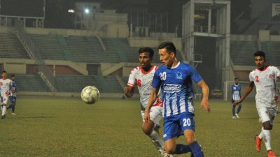 শেখ রাসেল-মুক্তিযোদ্ধা ম্যাচের একটি মুহূর্ত