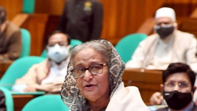 ‘আমি বড় একটি কারাগারে বন্দি’