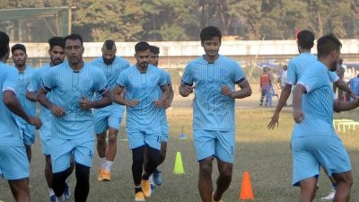 অনুশীলনে আবাহনী দল।