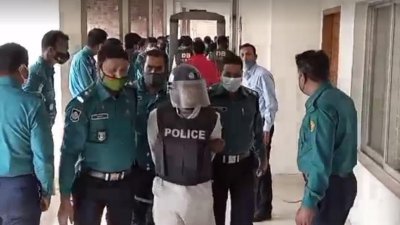 আদালতে আসামিরা