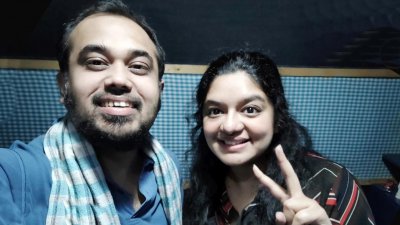 রেকর্ডিংয়ে জয়-এলিটা