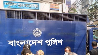 আদালতে আসামিরা