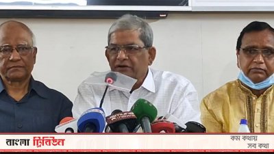 সংবাদ সম্মেলনে বিএনপি মহাসচিব মির্জা ফখরুল ইসলাম আলমগীর