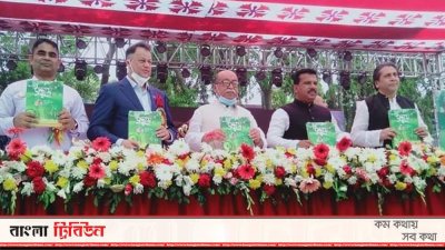 নারায়ণগঞ্জে এক অনুষ্ঠানে শিল্পমন্ত্রী অ্যাডভোকেট নুরুল মজিদ মাহমুদ হুমায়ুন