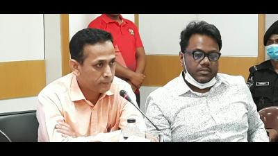 বক্তব্য রাখছেন সুনামগঞ্জের পুলিশ সুপার মিজানুর রহমান (বামে)