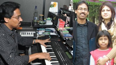 স্টুডিওতে ফরিদ আহমেদ, ডানে স্ত্রী-সন্তানের সঙ্গে