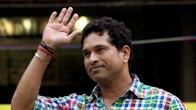 হাসপাতালে নিতে হলো করোনা আক্রান্ত শচীনকে