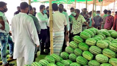 তরমুজ কেজি দরে বিক্রি করায় জরিমানা