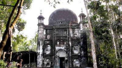 জরুরি সংস্কারের অপেক্ষায় ৪৫০ বছরের পুরনো মসজিদ