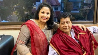 ‘আপনাদের নায়ককে সুস্থ করে দেশে ফিরবো’