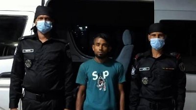 যাত্রাবাড়ীতে ১৫২ বোতল ফেন্সিডিলসহ যুবক গ্রেফতার