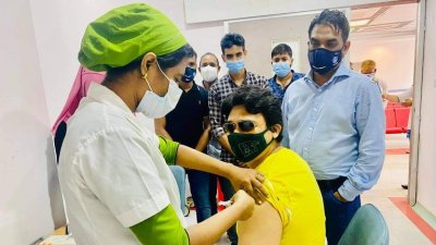 জায়েদ খান