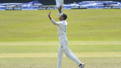 তাসকিনের তোপে জয় দেখছে বাংলাদেশ