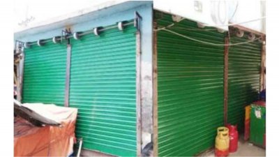 যাত্রীছাউনি দখল করে শাটার লাগিয়ে দোকান নির্মাণ করা হয়েছে