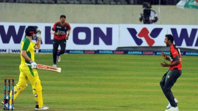 মোস্তাফিজের কাটার রপ্ত করছেন শরিফুল