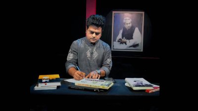 ফ্রেমের বাইরে সঞ্চালক তানভীর তারেক