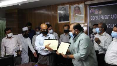 চুক্তি স্বাক্ষর অনুষ্ঠানে অতিথিরা
